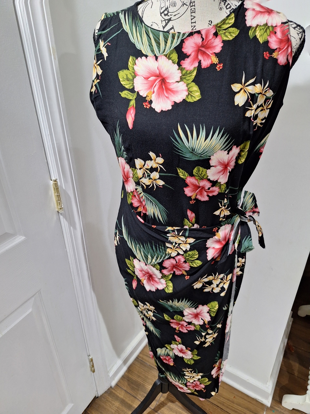Floral Tie-Waist Midi Dress in Black and Pink